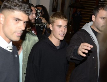 Justin Bieber punches fan who tried to touch him at Barcelona gig