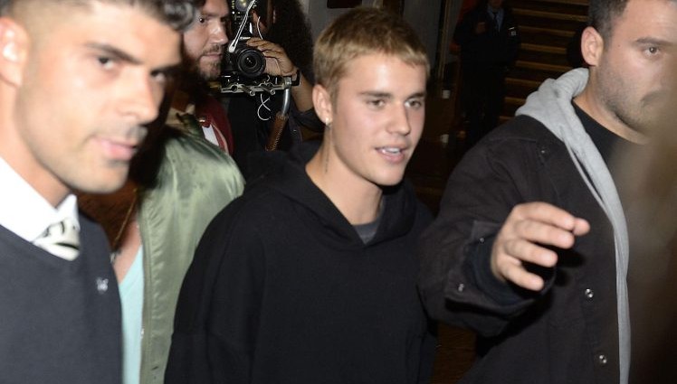Justin Bieber punches fan who tried to touch him at Barcelona gig