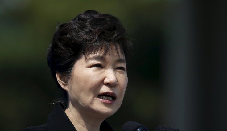 South Korean President Park Geun-hye offers to resign over corruption scandal