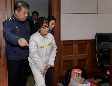 South Korean court issues arrest warrant for daughter of President Park’s friend