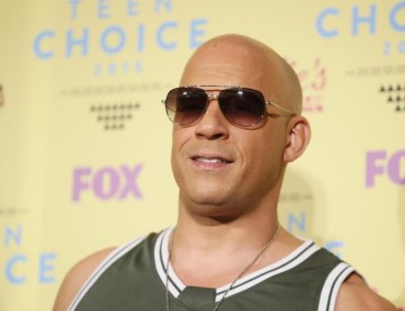 Watch Vin Diesel ruin his reputation by acting like a creep over female interviewer
