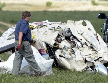 «Please Pray»: Plane crash kills F1 champion
