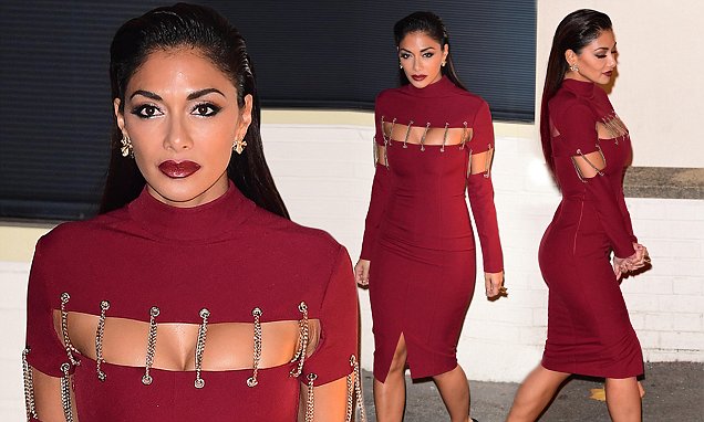 A piquant moment: the singer Nicole Scherzinger Breasts did not fit in the top (photo)