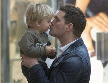 Michael Buble’s cancer-stricken son released from hospital to spend Christmas with his family