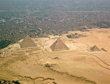 Giza Pyramids bomb attack kills police officers