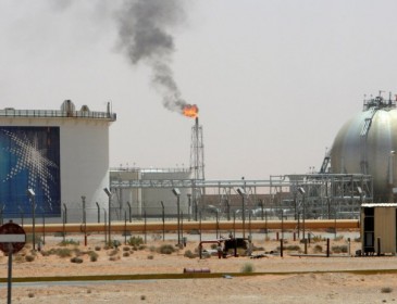 Saudi Arabia informs US and European customers of oil supply cuts from January