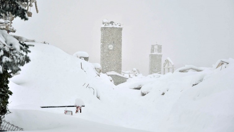 Hot news. Dozens feared dead in Italy avalanche