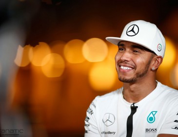 Lewis Hamilton poses in ‘paradise’ on 32nd birthday