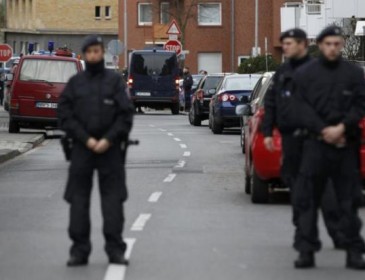 German police arrest man on suspicion of planning attack