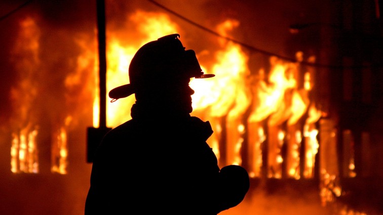 Мощный пожар на заводе на Филиппинах: более 100 пострадавших (фото)