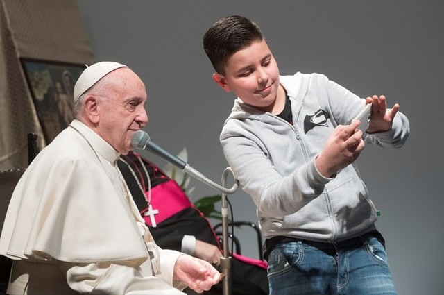 Папа Римский сделал селфи и рассказал, кем хотел быть в детстве, вы будете шокированы