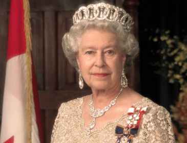 «Да здравствует королева!»: Елизавета II отмечает «сапфировый юбилей»