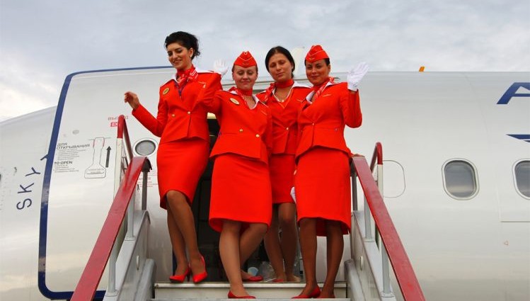 Бунт стюардесс: работницы «Аэрофлота» подали на авиакомпанию в суд за дискриминацию