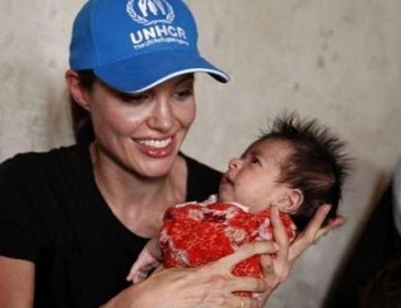 Питту это не понравится! Анджелина Джоли снова хочет усыновить ребенка – СМИ
