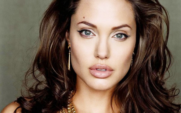 41-летняя Анджелина Джоли без макияжа поразила своей худобой (ФОТО)