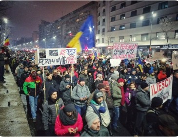 Протесты в Румынии: власти отменили «коррупционный» закон