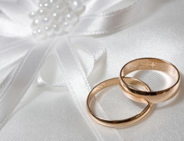 Много шума из ничего: 18-летний юноша женился на 71-летней леди
