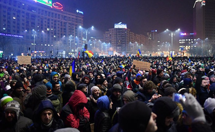 В центре Бухареста митингуют 80 тысяч человек