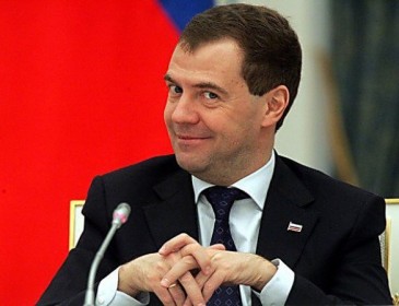«Мопедик»: в Сети смеются над галстуком Медведева (ФОТО)