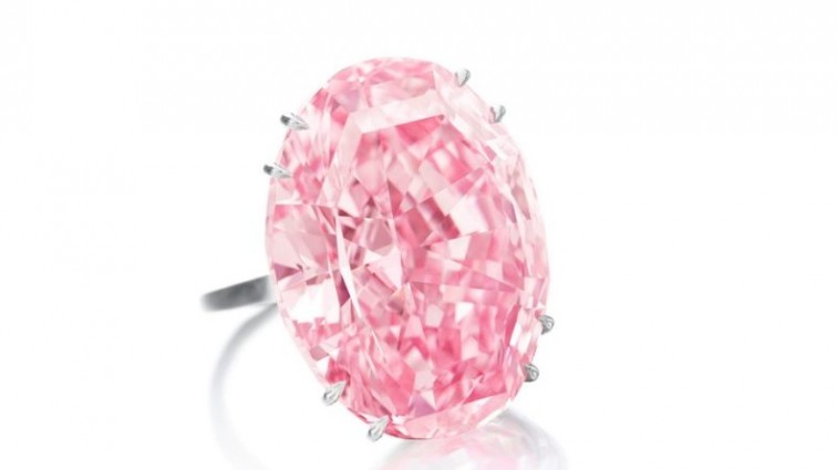 Сколько на самом деле стоит этот редкий розовый бриллиант?