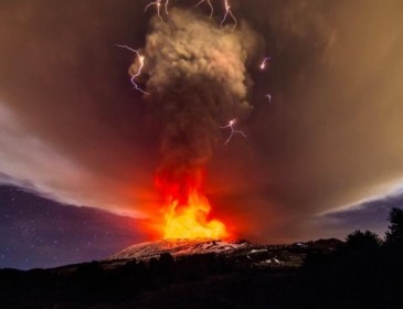 На Сицилии вновь проснулся крупнейший вулкан Европы
