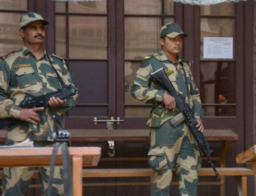 В Индии боевики убили 12 полицейских