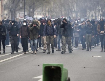 Полицейское насилие на улицах Парижа продолжается!