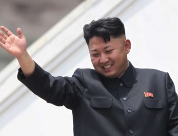 Северокорейский диктатор показал свою красавицу-супругу (Фото)
