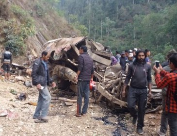 В Непале автобус сорвался с горной дороги, есть пострадавшие