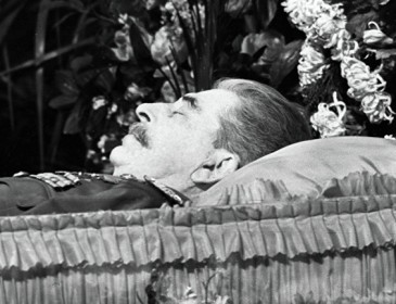 В Сеть попали кадры единственной съемки похорон Сталина. Как все было на самом деле!