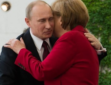 Путин сделал Меркель подарок. Не упадите!