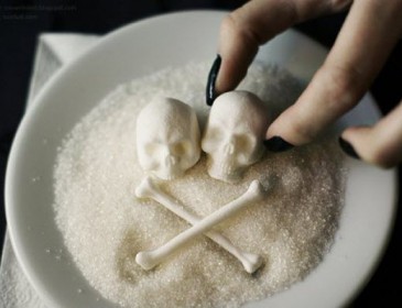 Никогда не угадаете: ученые сравнили, что опаснее — соль или сахар