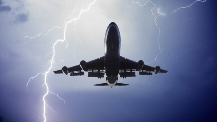 В Питере молния «подбила» сразу два самолета