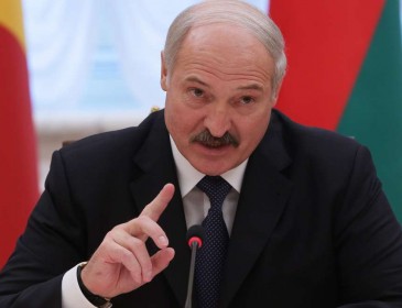 Нелепого Лукашенко отчитали за скандал с любовницами