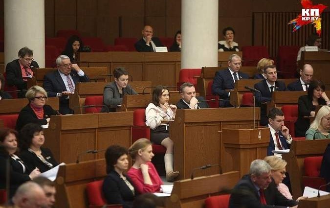 Депутат в Беларуси удивила коллег необычным образом