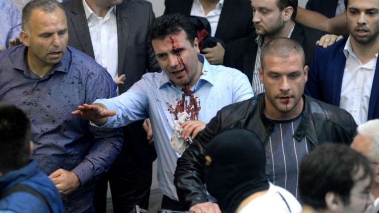 Захват парламента Македонии: избитые депутаты и полицейские (фото, видео)