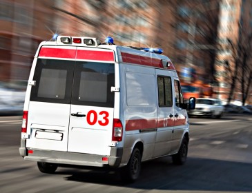  УЖАС! Во Львове карета «скорой помощи» наехала на сбитого другим авто подростка(Фото)