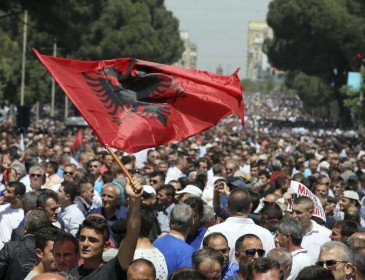 Беспрецедентные протесты в Албании: что требуют митингующие