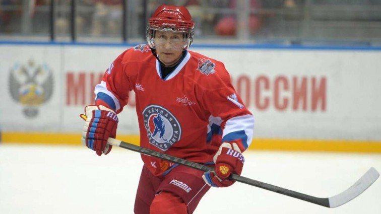Владимир Путин в хоккейном поединке  против Евгения Плющенко (ФОТО+ ВИДЕО)