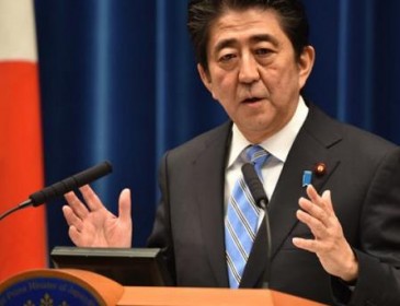 Япония намерена пересмотреть «мирную» статью Конституции – Абэ