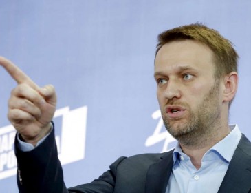 Навальный покинул Россию (фото)