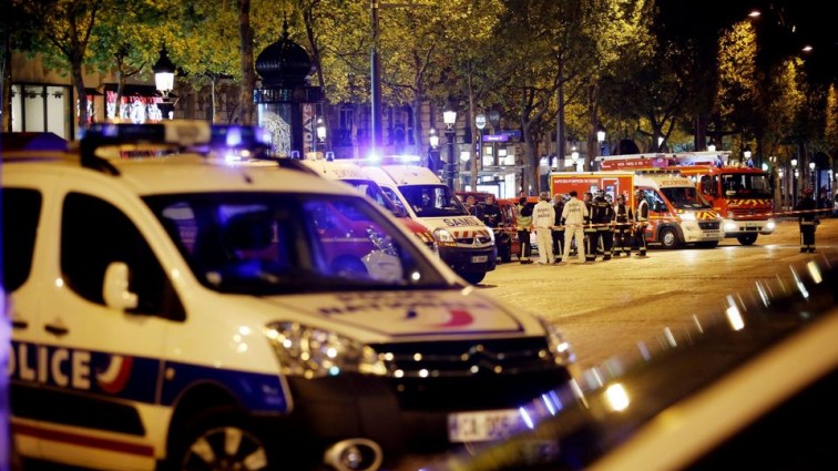Полиция проводит спецоперацию в центре Парижа (видео)