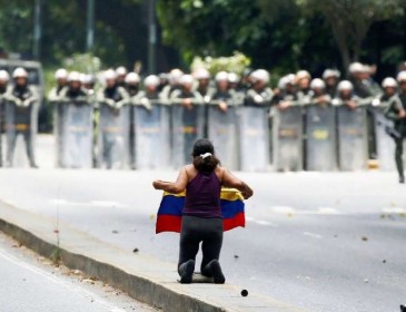 Кто  снабжает венесуэльский Майдан?