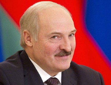 Новая избранница? Александр Лукашенко появился в компании юной девушки