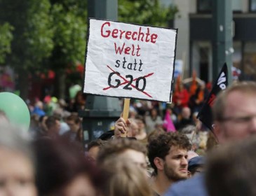 Саммит G20: Гамбург заволокло черным дымом пожаров