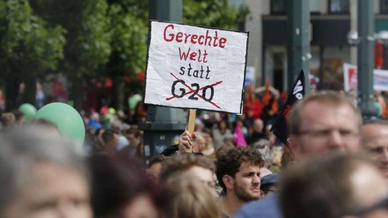 Саммит G20: Гамбург заволокло черным дымом пожаров
