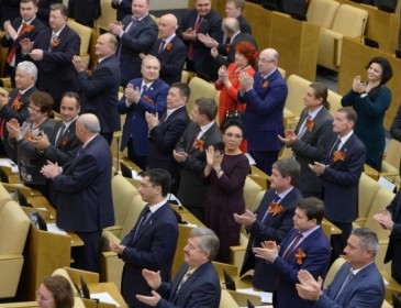 «Вы красавцы»: в РФ канал аплодировал повышению зарплат депутатов