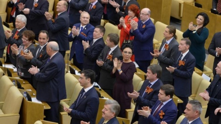 «Вы красавцы»: в РФ канал аплодировал повышению зарплат депутатов