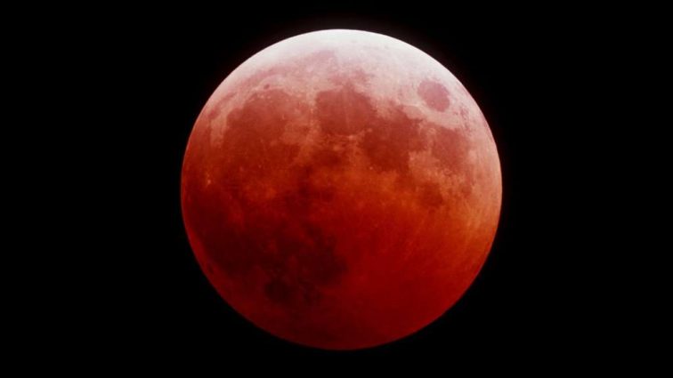 Как подействует на психику кровавая луна: астрологи бьют тревогу!