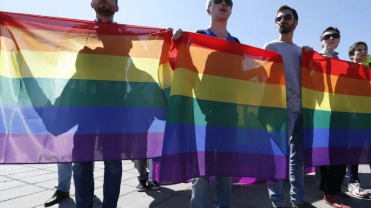 Химатака на ЛГБТ-активистов в Питере: появилось видео